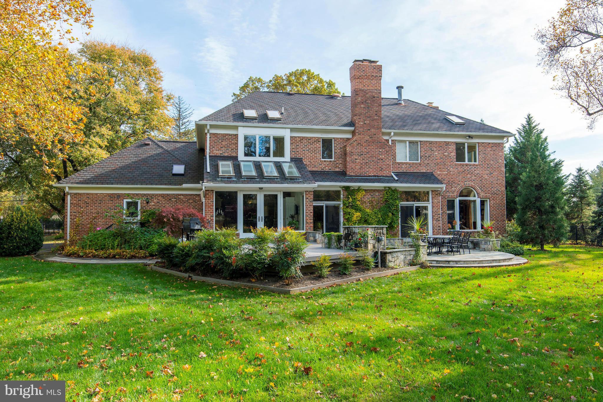 POTOMAC OUTSIDE - Residential