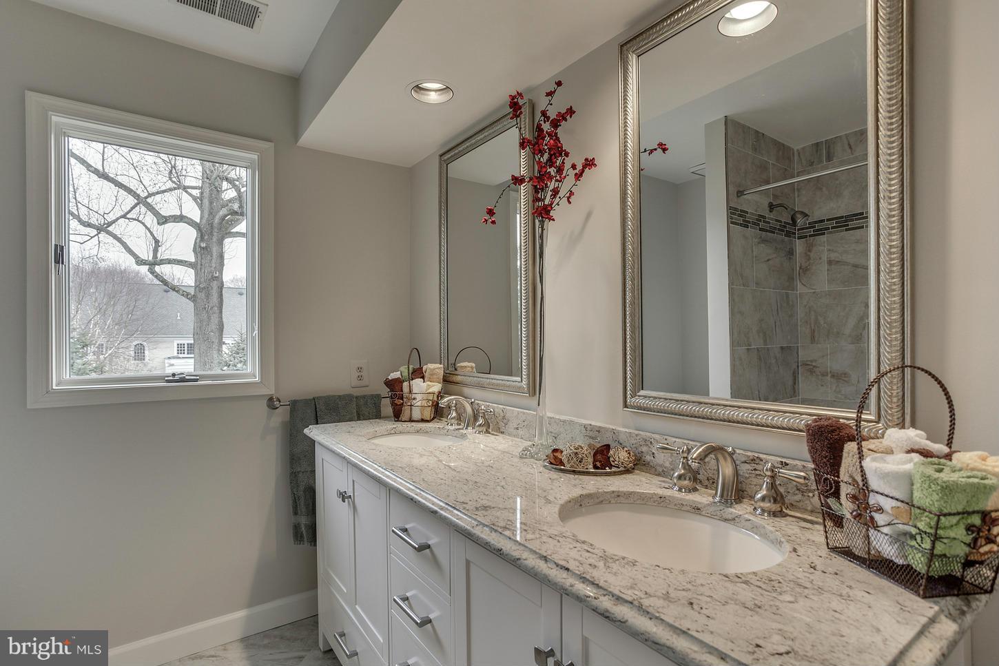 POTOMAC OUTSIDE - Residential