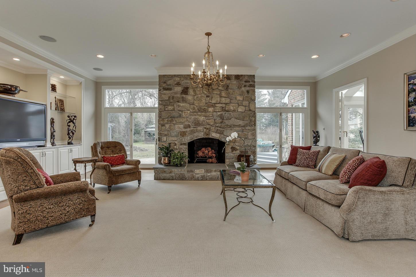 POTOMAC OUTSIDE - Residential