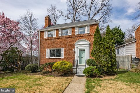 Photo of 2627 E West Highway, CHEVY CHASE, MD 20815 (MLS # MDMC2169858)