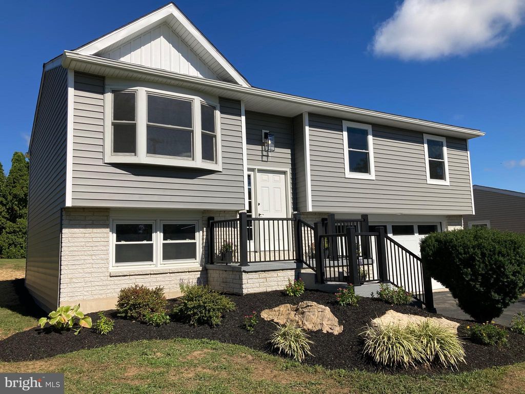 Photo of 14 S OAK ST, LITITZ, PA 17543 (MLS # PALA2024436)