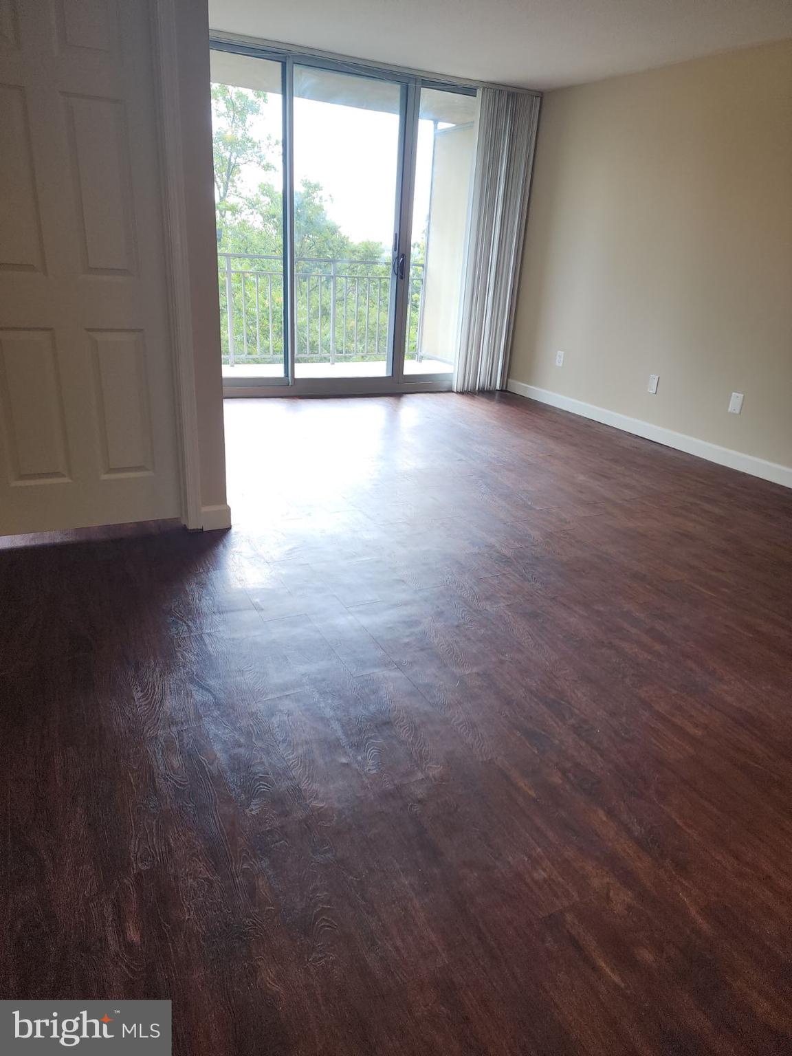 PRESIDENTIAL TOWERS - Residential