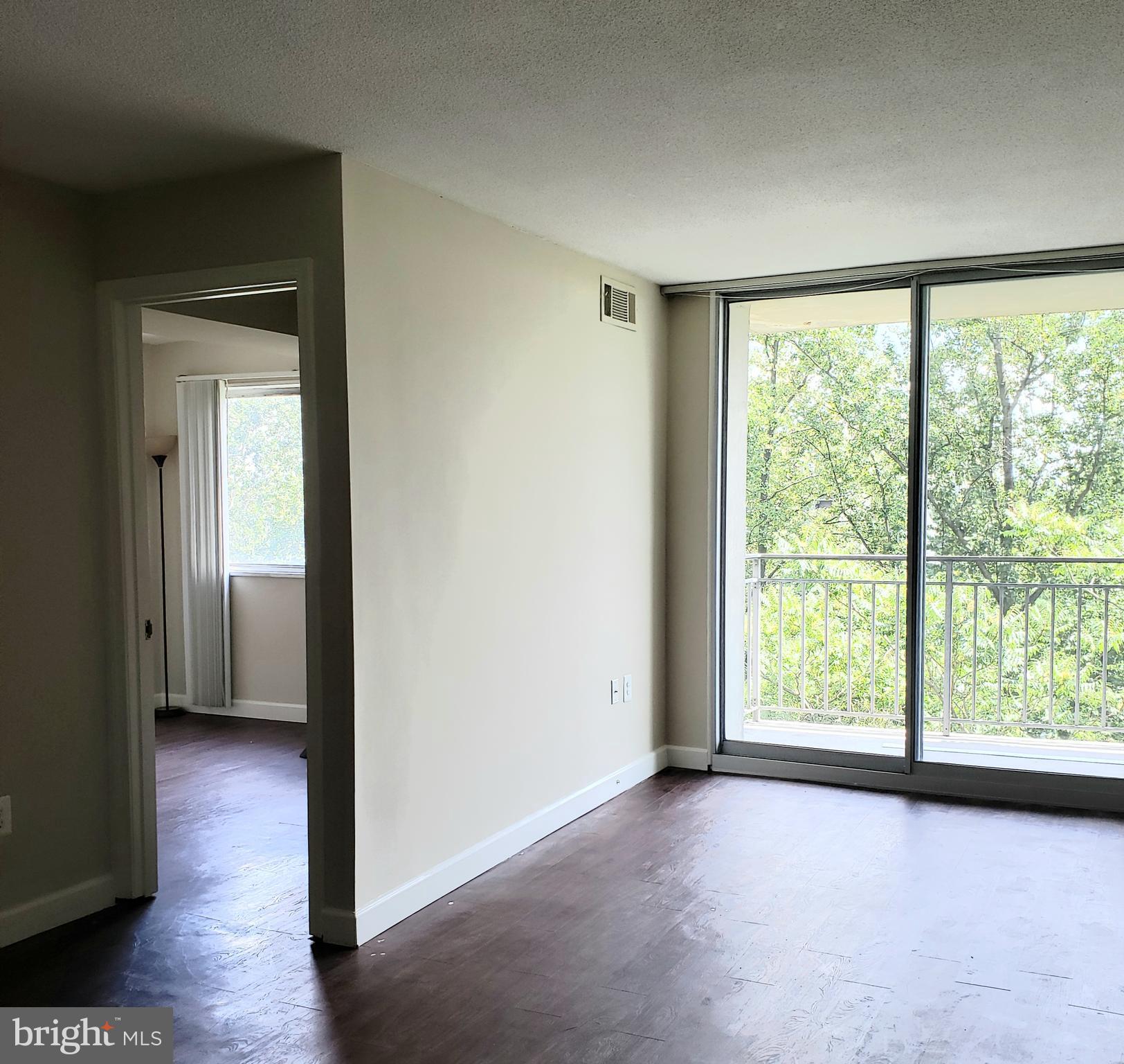 PRESIDENTIAL TOWERS - Residential