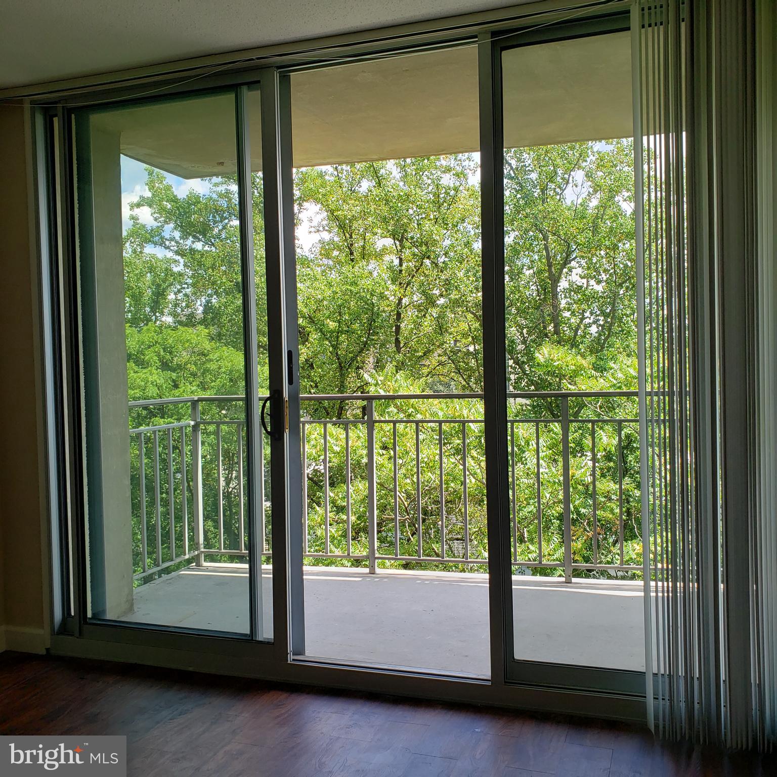 PRESIDENTIAL TOWERS - Residential