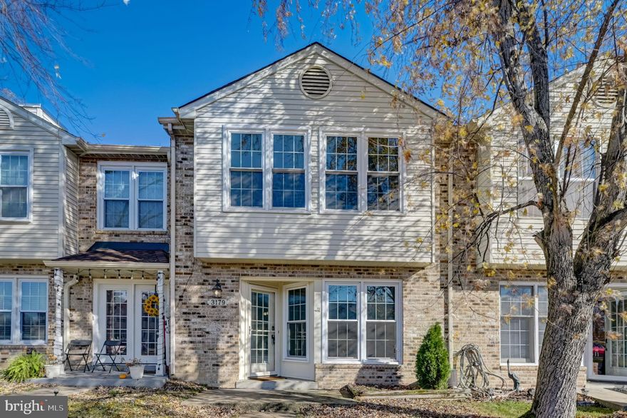 Welcome home to this lovely 2 bed/2.5 bath townhome. On the main level you will find a spacious living room, dining area and kitchen with half bath and laundry area. Kitchen leads to a nice-sized fenced-in backyard. Upper level contains two spacious bedrooms that each come with ensuite bathrooms. Master bedroom includes a double vanity and patio. Home is freshly painted and is in great condition with a recently replaced HVAC. Two convenient assigned parking spaces are included and home is minutes away from retail, dining and major highways. Don’t miss this opportunity!