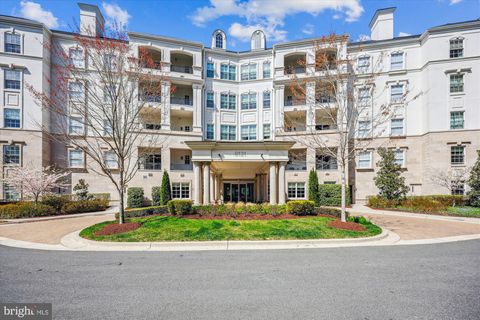 Photo of 8121 River Road #451, BETHESDA, MD 20817 (MLS # MDMC2175792)