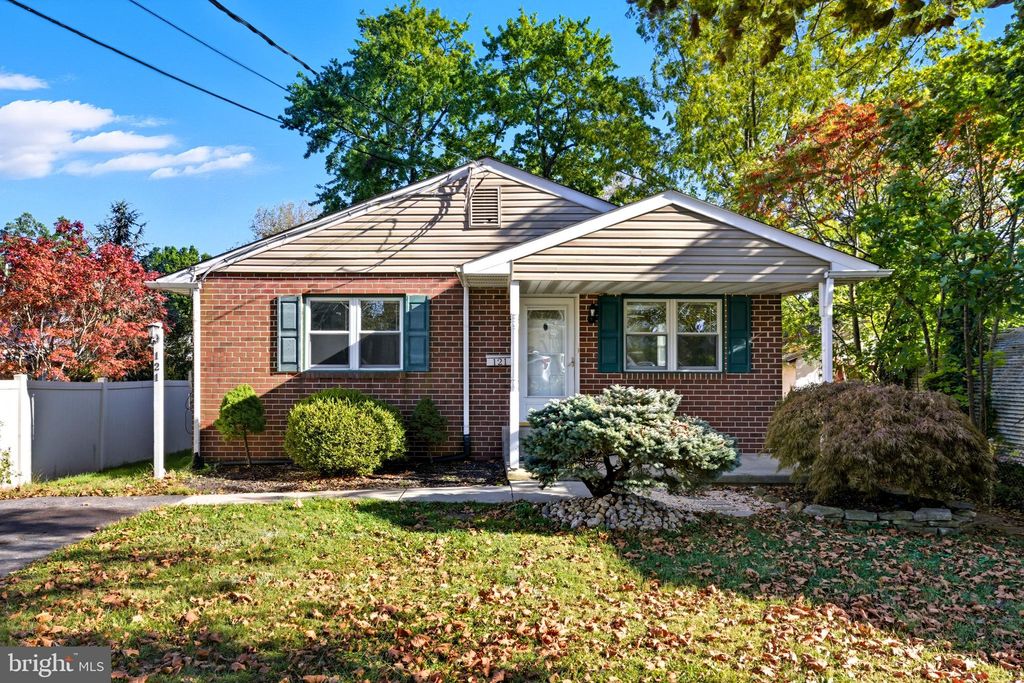 Photo of 121 Dallas Road, WILLOW GROVE, PA 19090 (MLS # PAMC2158484)