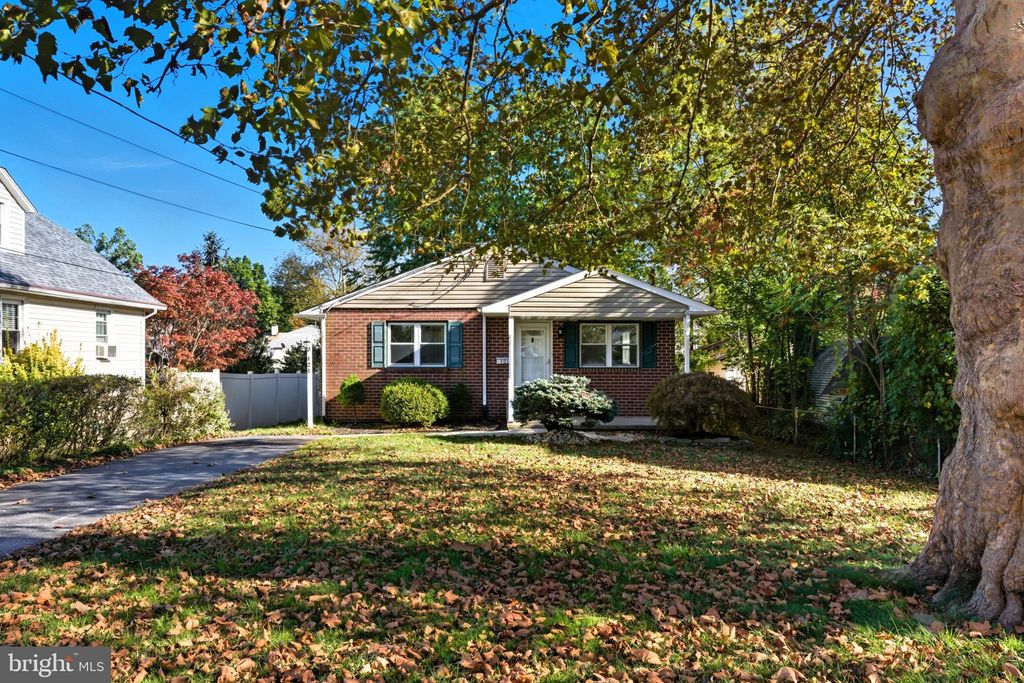 Photo of 121 Dallas Road, WILLOW GROVE, PA 19090 (MLS # PAMC2158484)