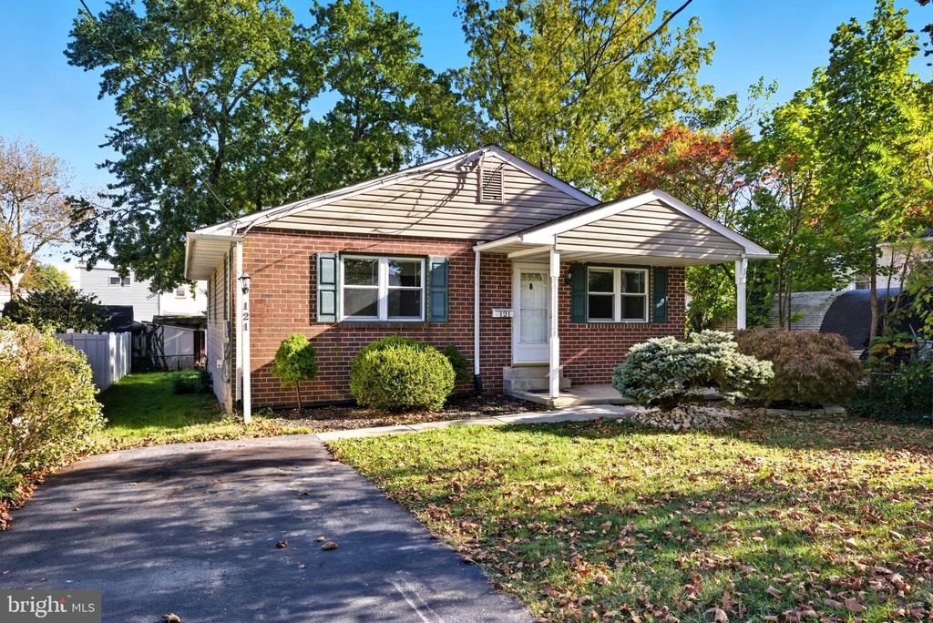 Photo of 121 Dallas Road, WILLOW GROVE, PA 19090 (MLS # PAMC2158484)