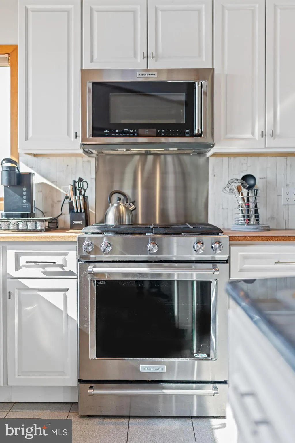 Manahawkin, New Jersey 08050, United States, 3 Bedrooms Bedrooms, ,2 BathroomsBathrooms,Residential,Pending,15502