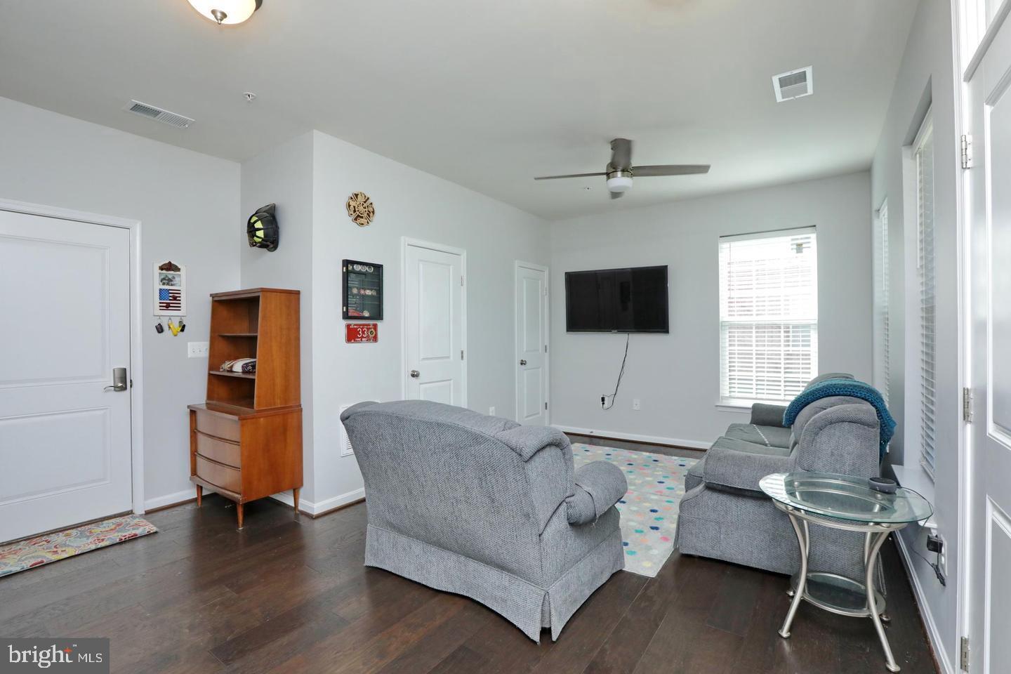 THE VILLAGES OF STEEPLEC - Residential Lease