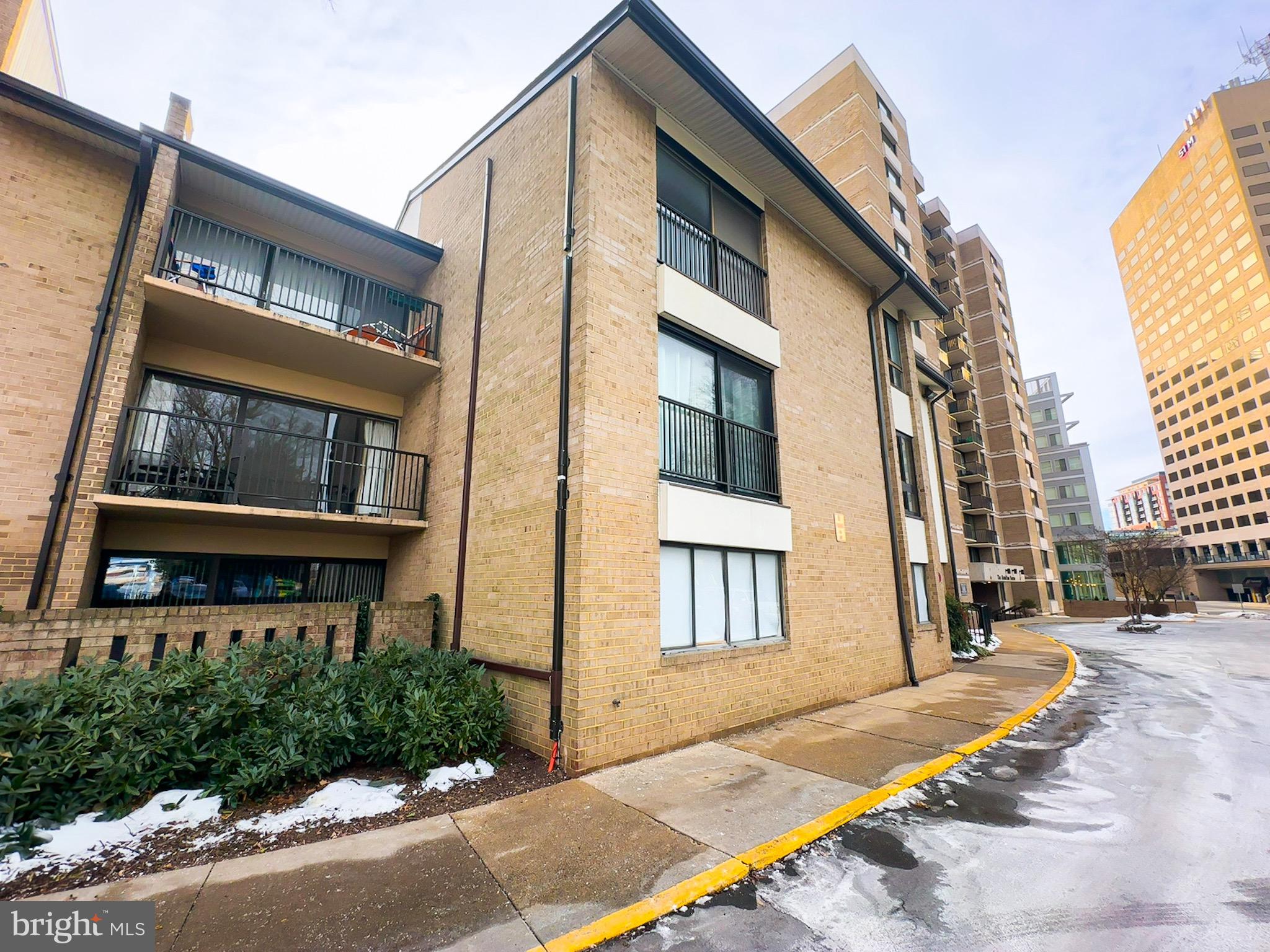 AMERICANA CENTRE - Residential Lease