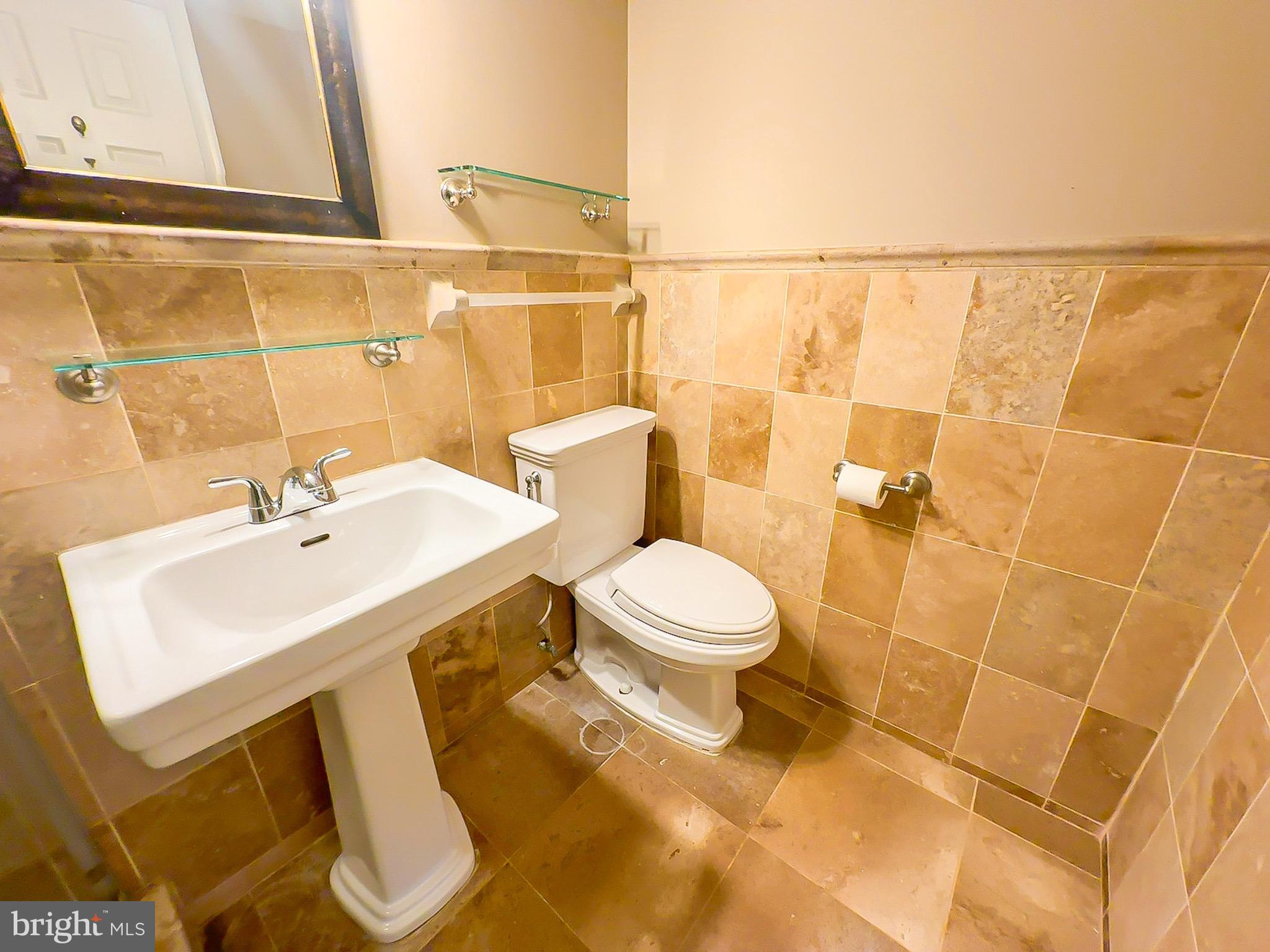 AMERICANA CENTRE - Residential Lease