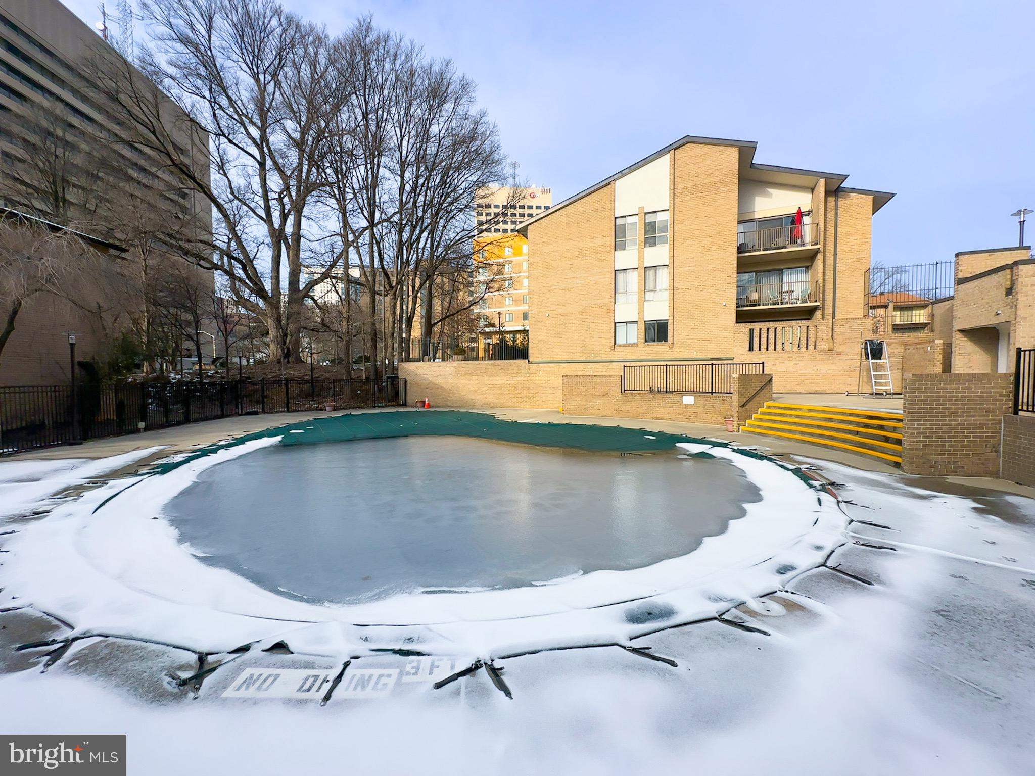 AMERICANA CENTRE - Residential Lease