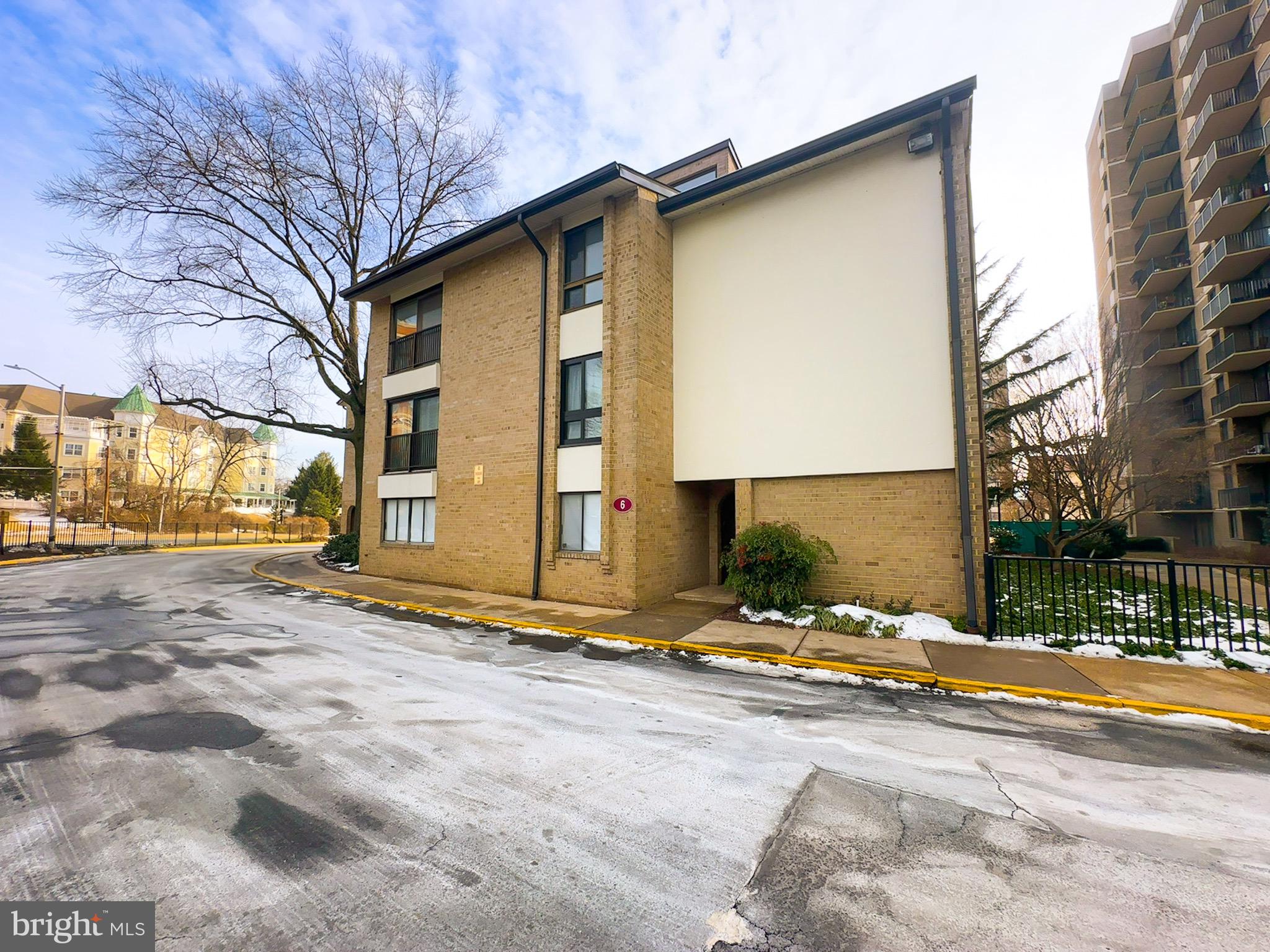 AMERICANA CENTRE - Residential Lease