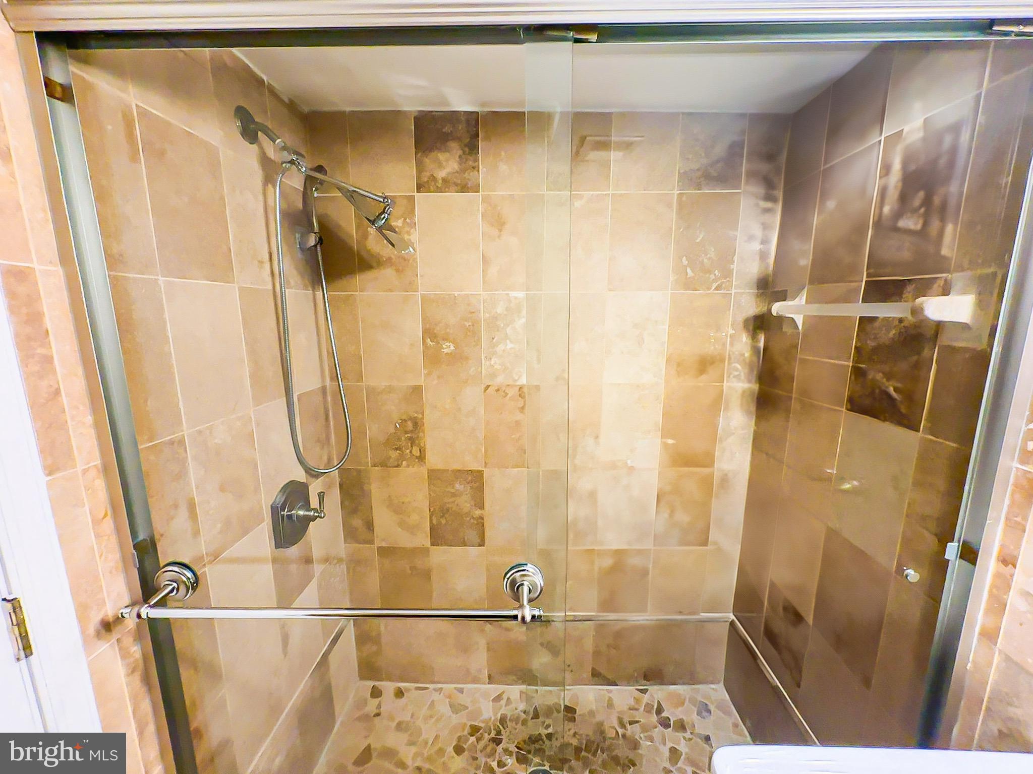 AMERICANA CENTRE - Residential Lease