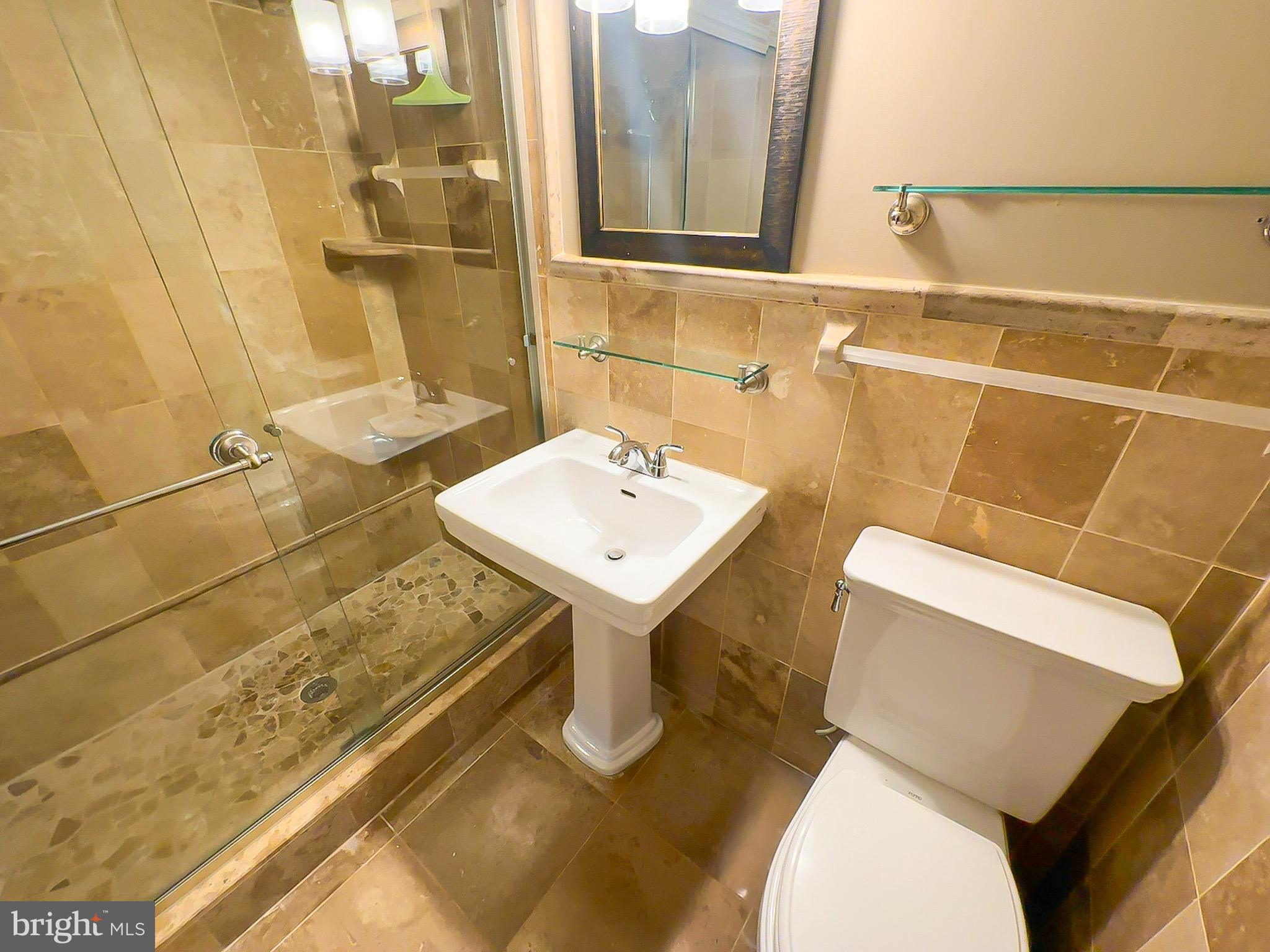 AMERICANA CENTRE - Residential Lease