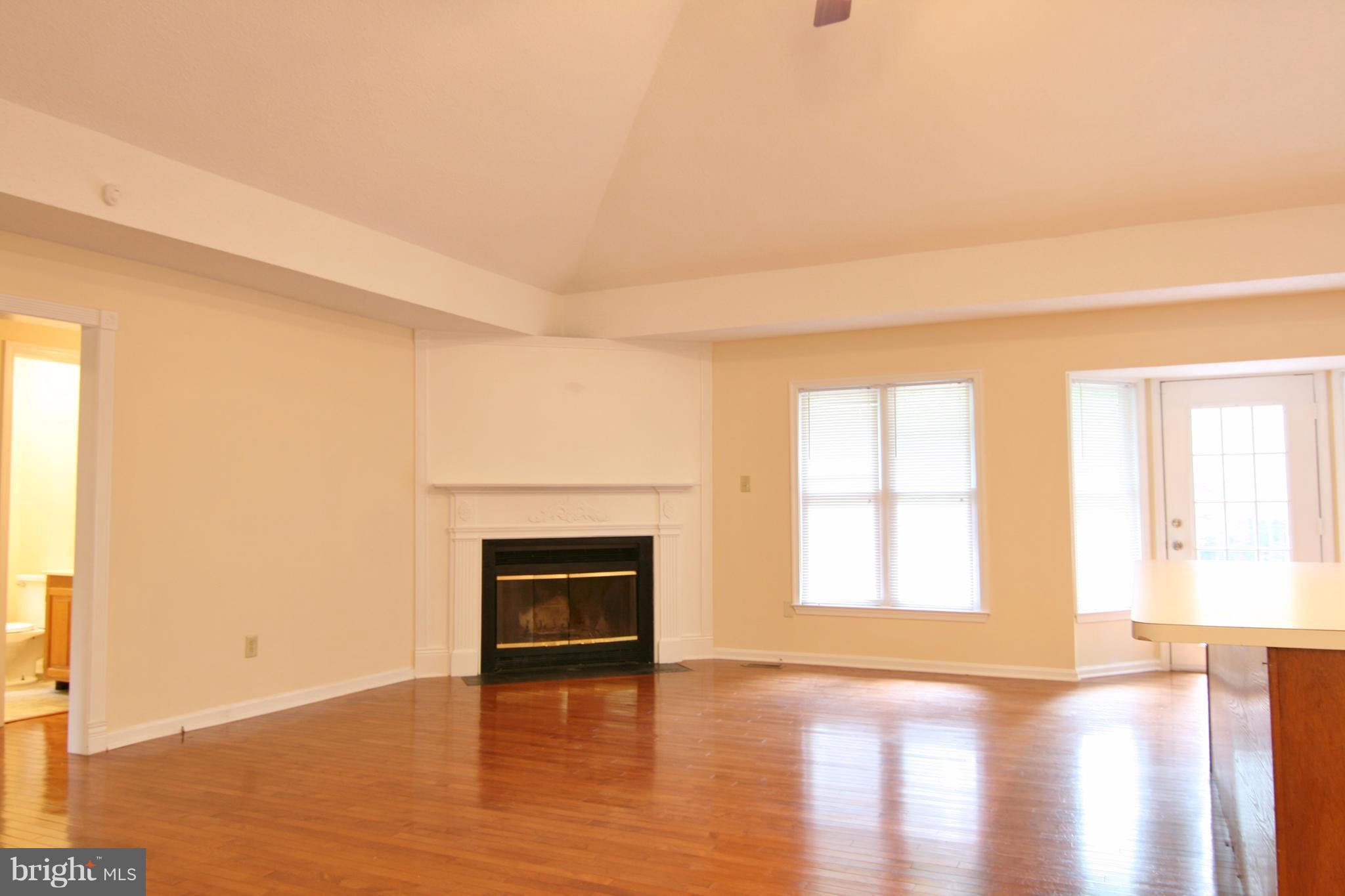 LAKE LAND - Residential