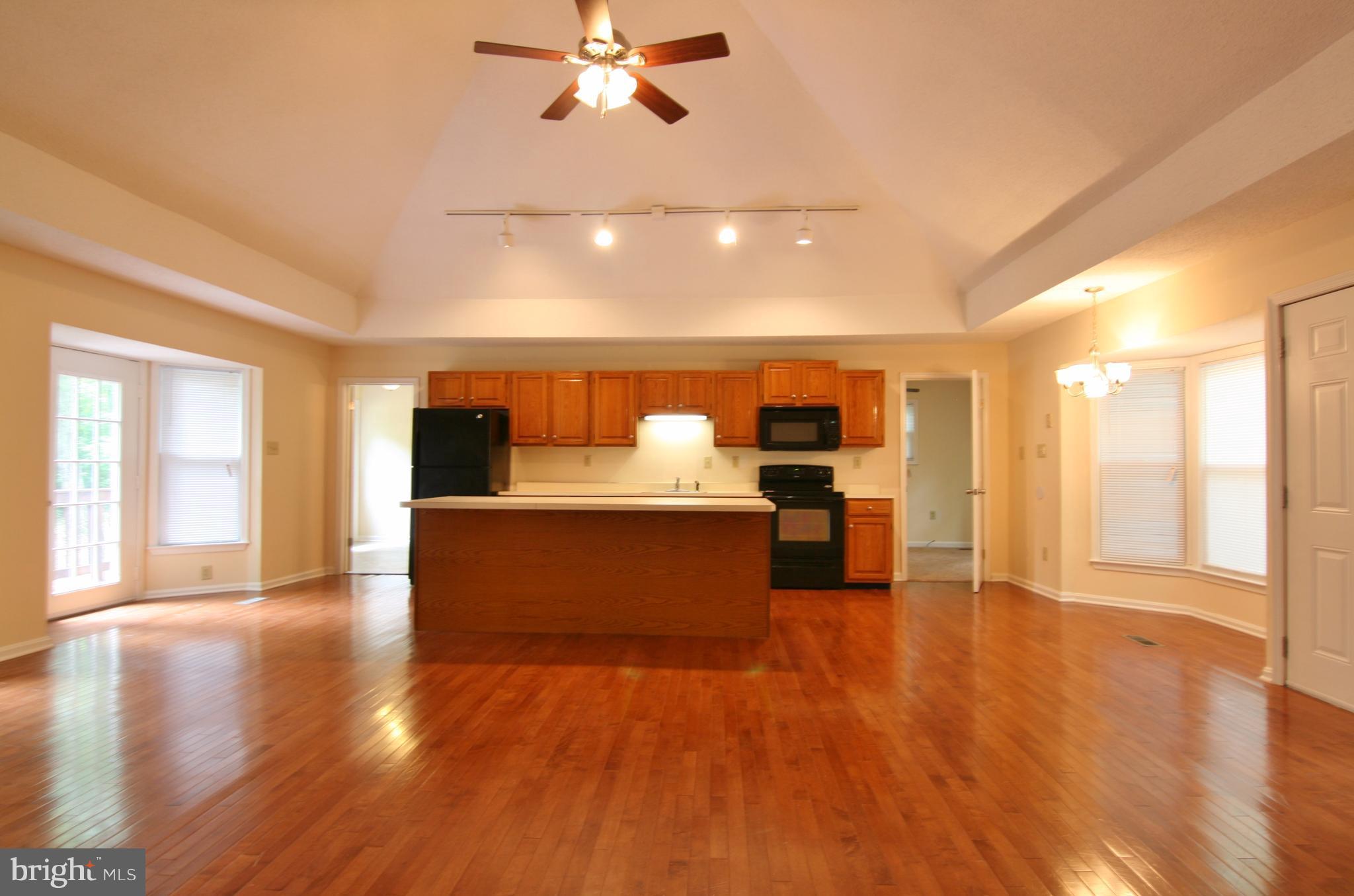 LAKE LAND - Residential