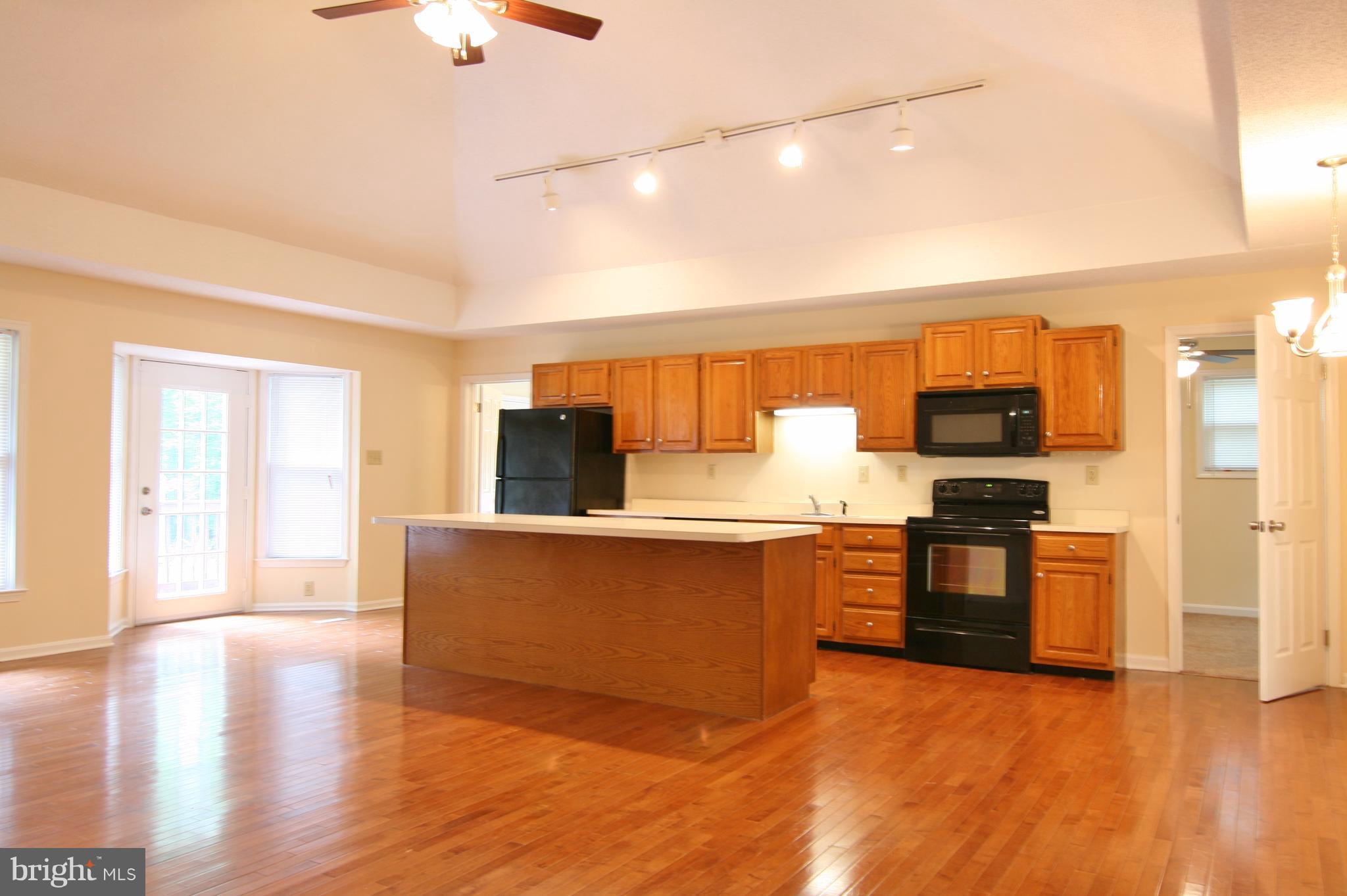 LAKE LAND - Residential