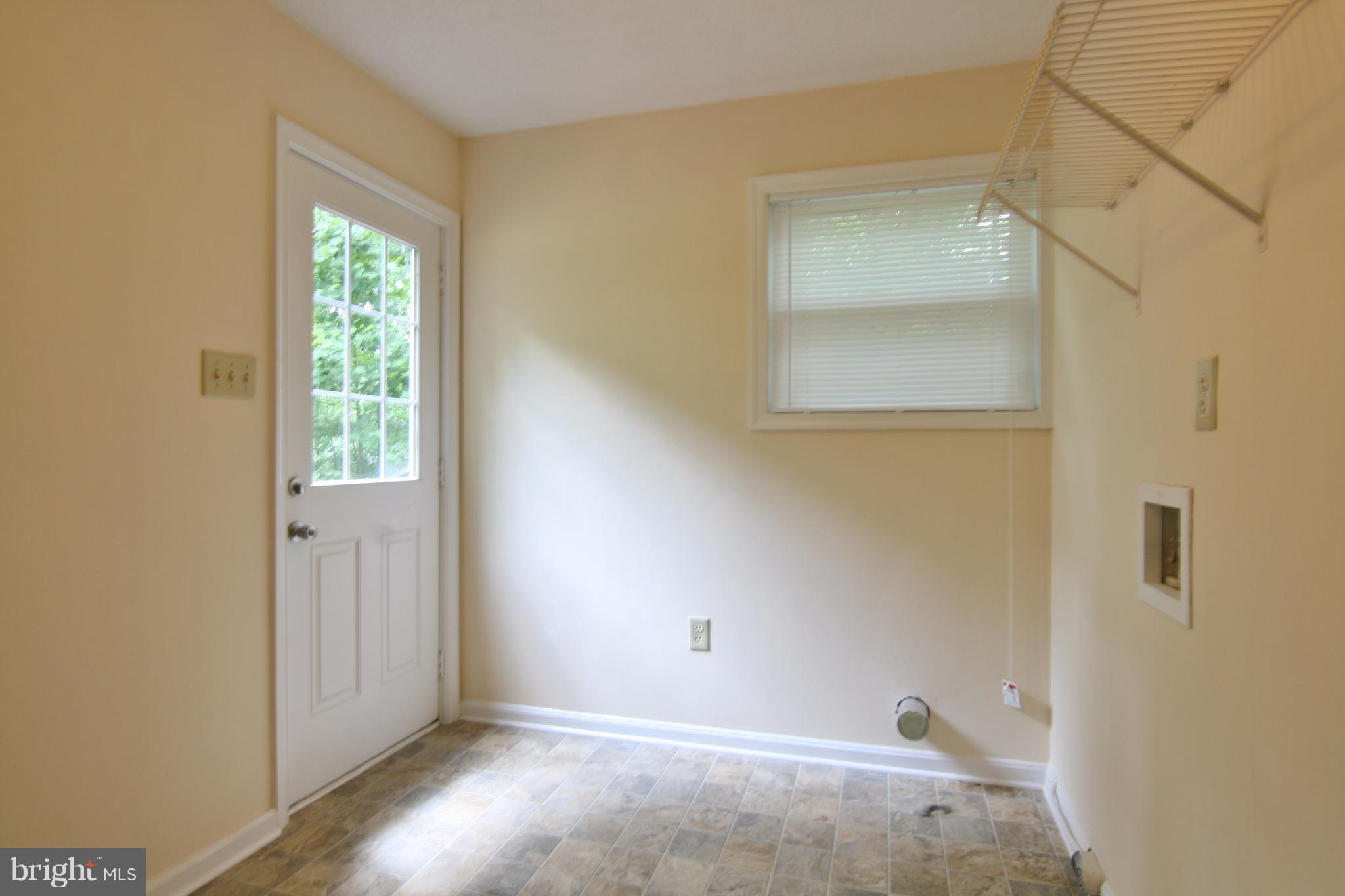 LAKE LAND - Residential