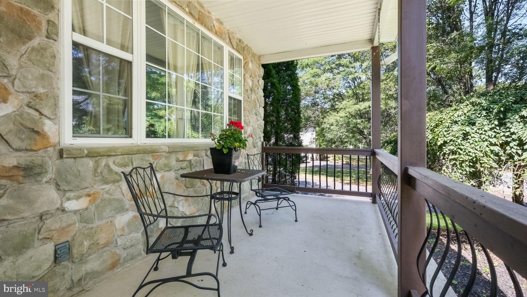 2280 GLENVIEW DRIVE