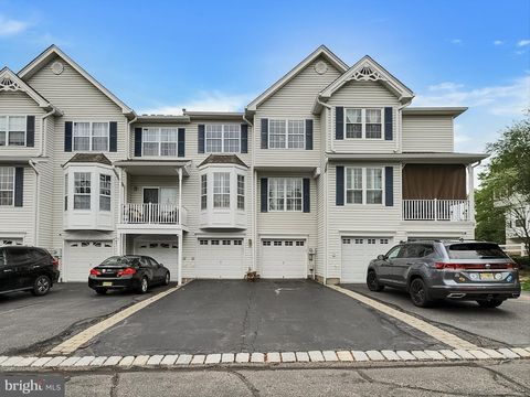 Townhouse For Sale - 25 Haddenford Drive<br/> FLEMINGTON, NJ 08822