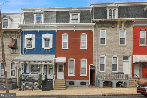 Townhouse For Sale - 234 S 13th Street<br/> Berks County, READING, PA 19602