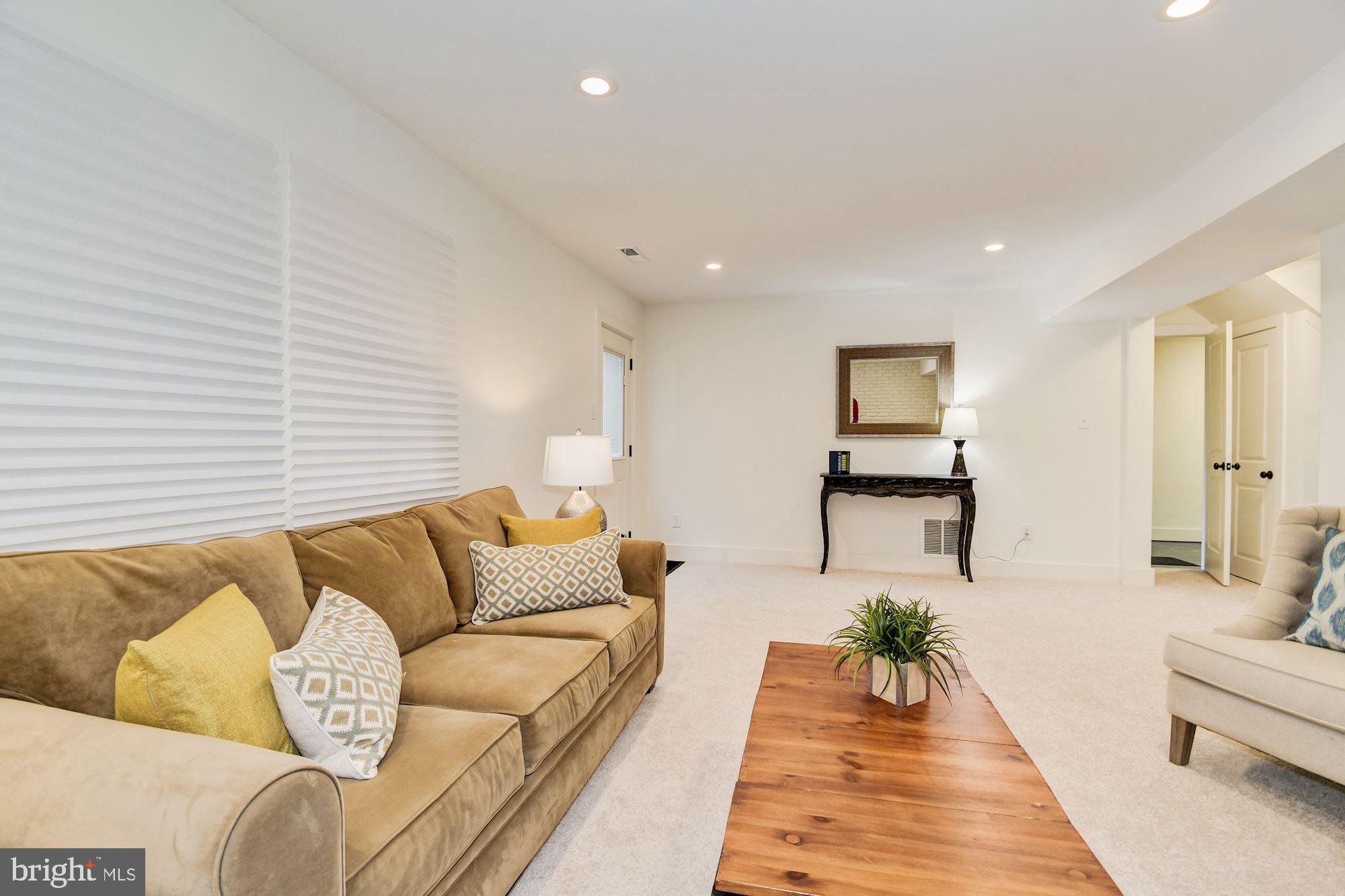 WILTON WOODS - Residential