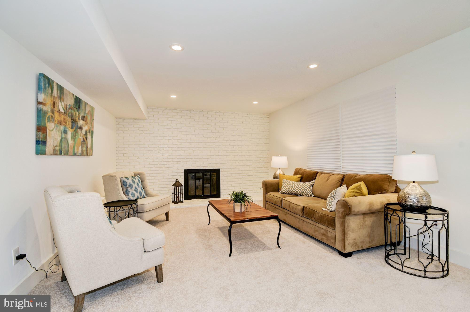 WILTON WOODS - Residential