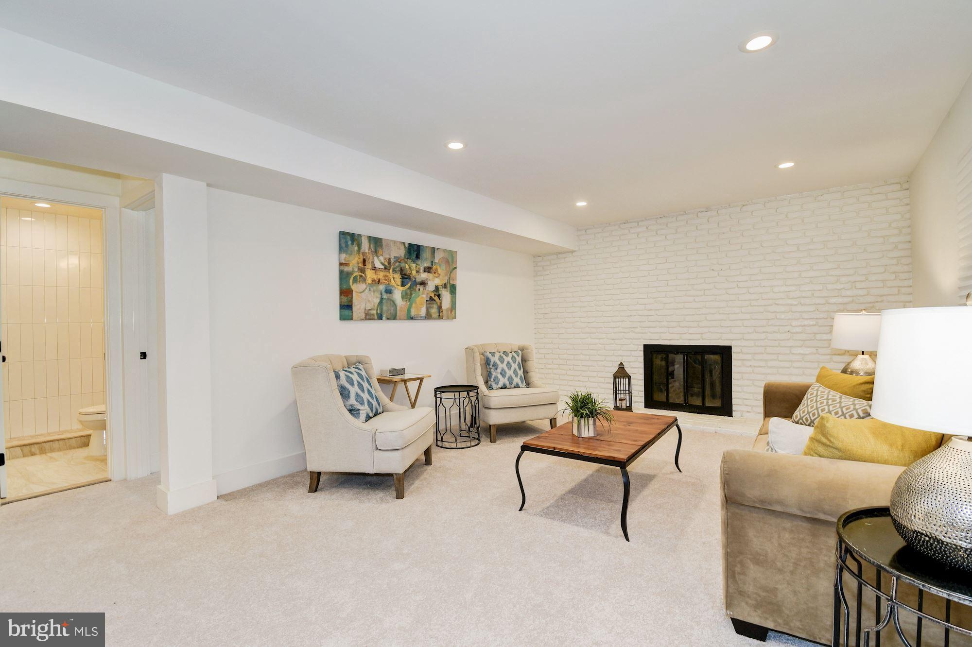 WILTON WOODS - Residential