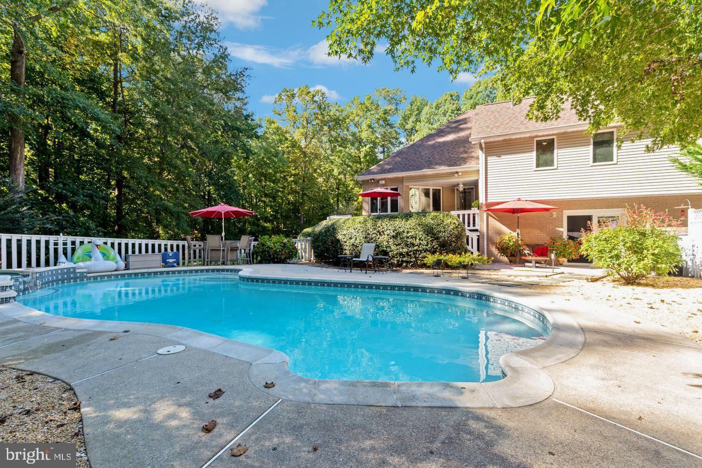 7875 LOCUST PLACE