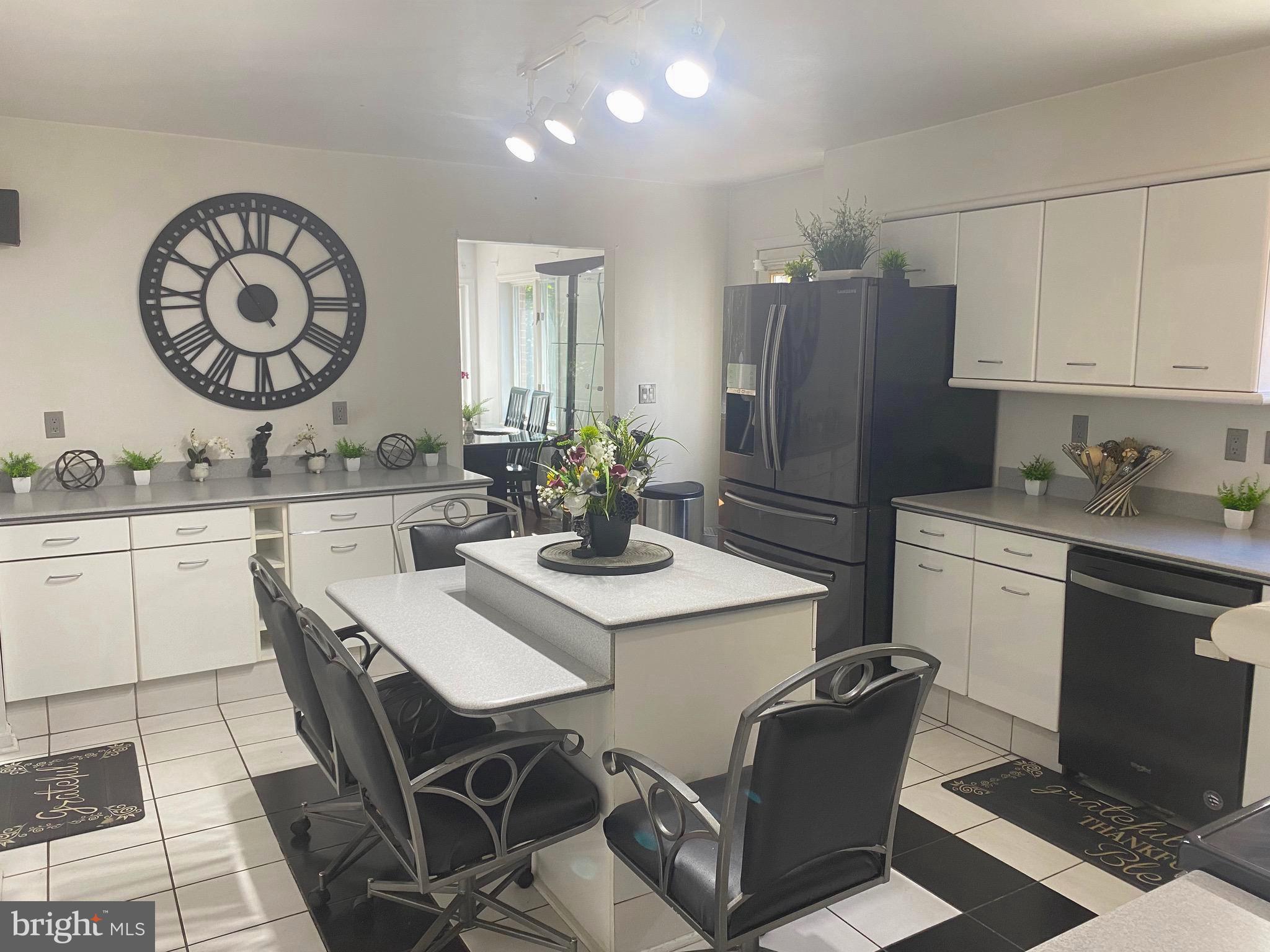 LOCUST GROVE ESTATES - Residential