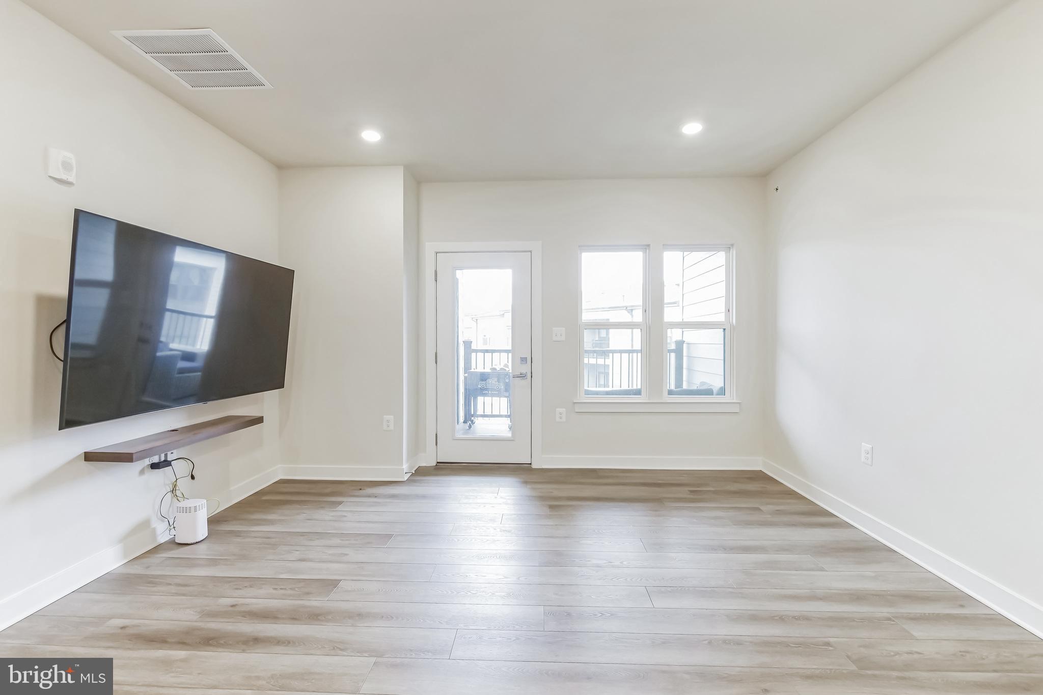 WOODLAND PARK - Residential Lease