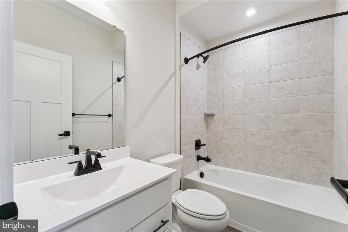 FOSTER'S GLEN - Residential Lease