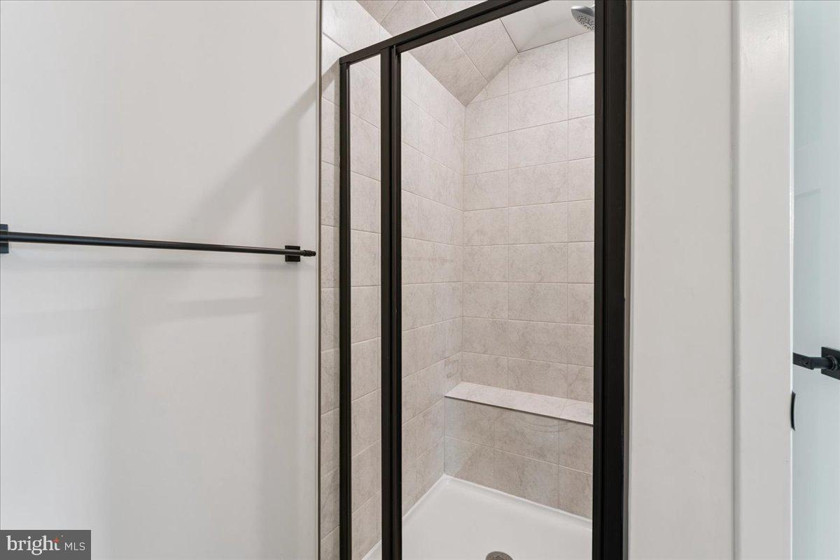 FOSTER'S GLEN - Residential Lease