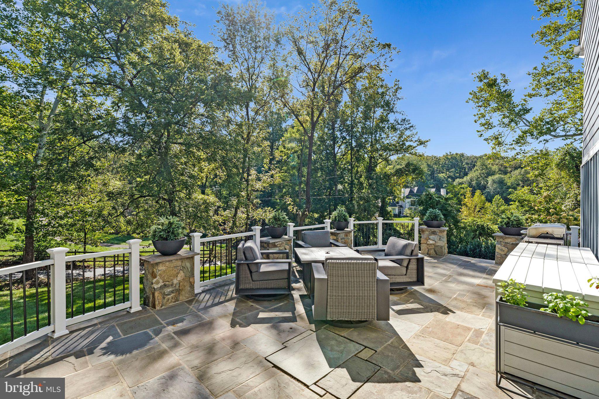 1048 BELLVIEW ROAD