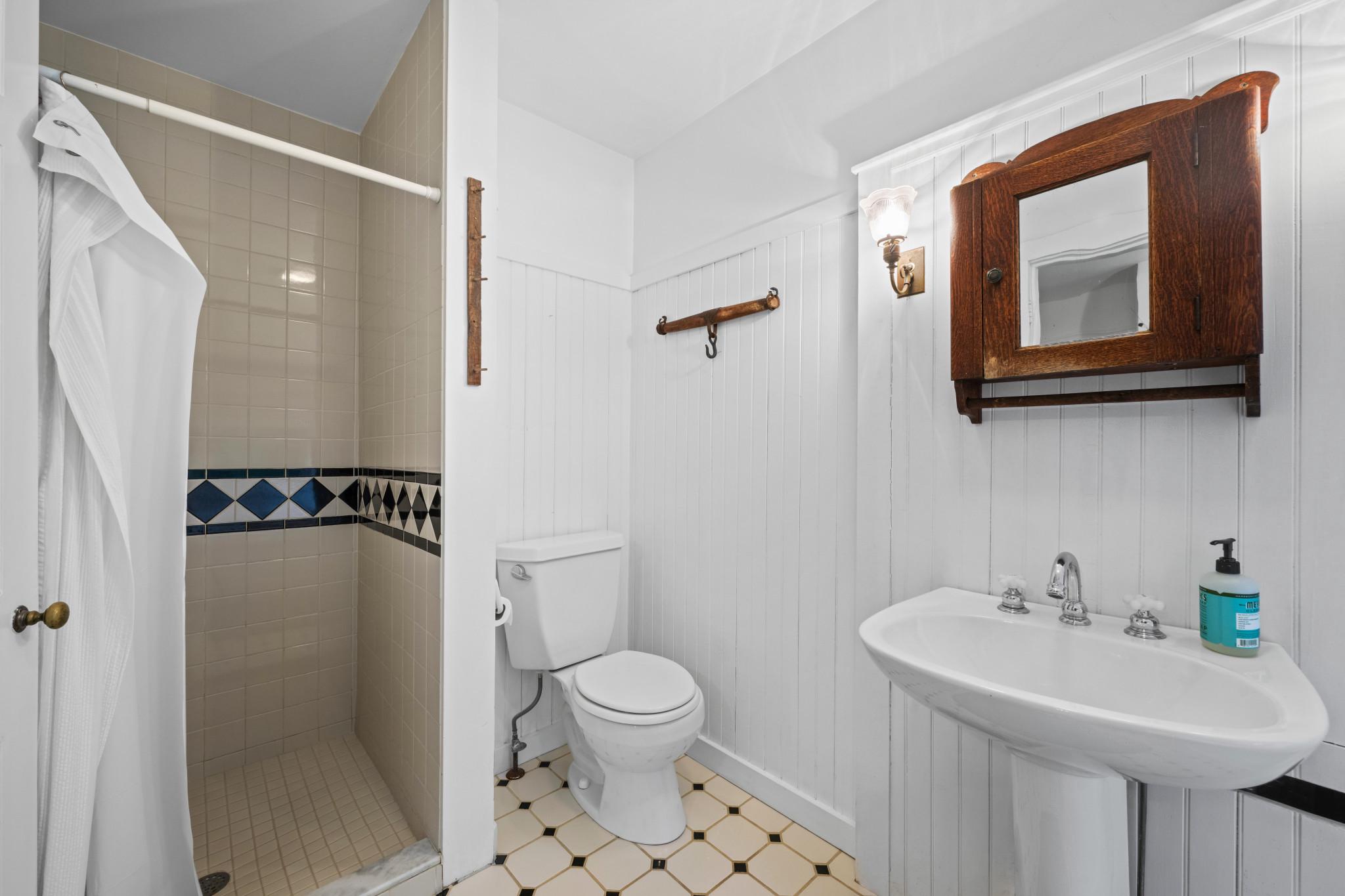 ROLAND PARK - Residential