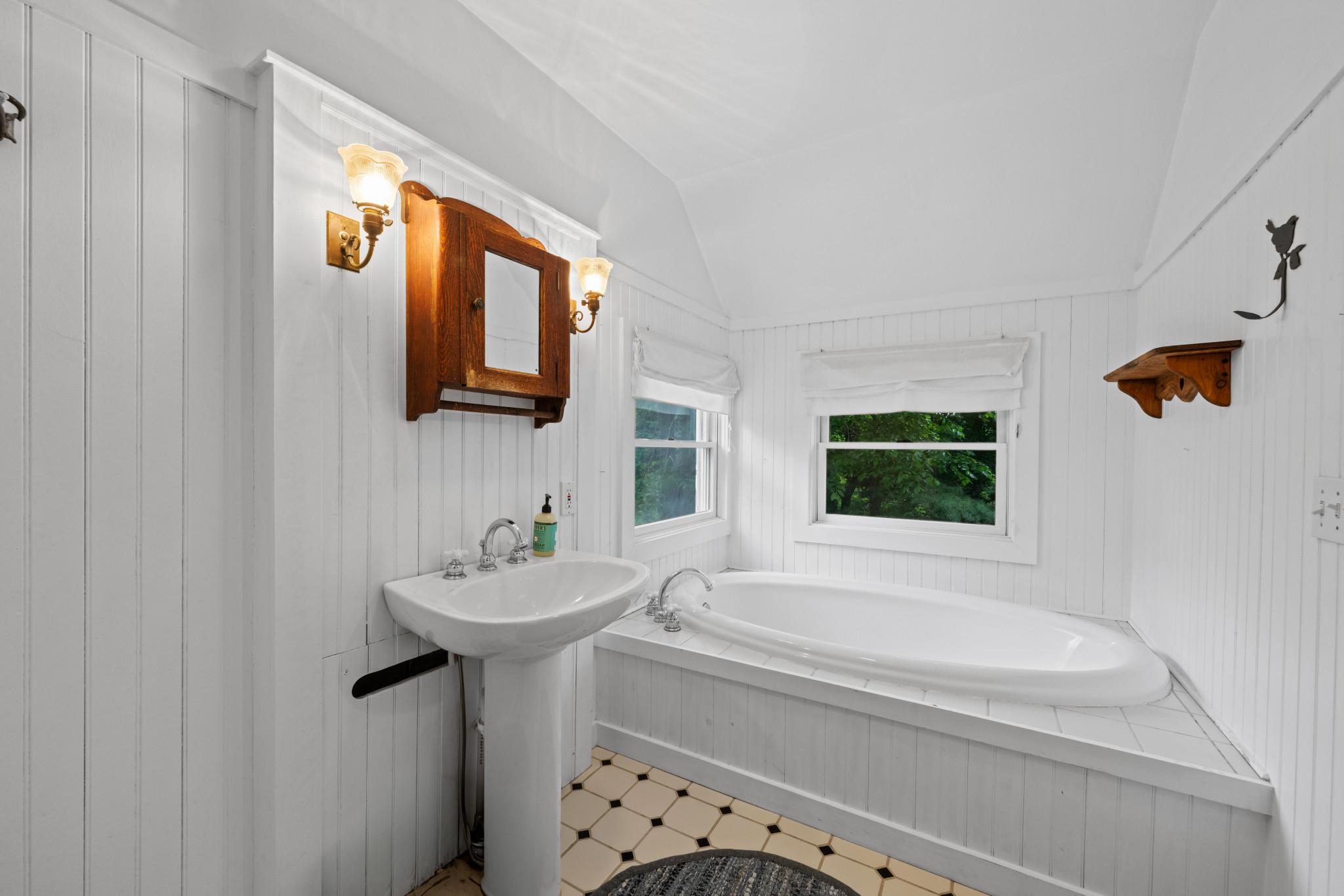 ROLAND PARK - Residential