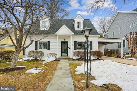 Photo of 4303 Colchester Drive, KENSINGTON, MD 20895 (MLS # MDMC2214344)