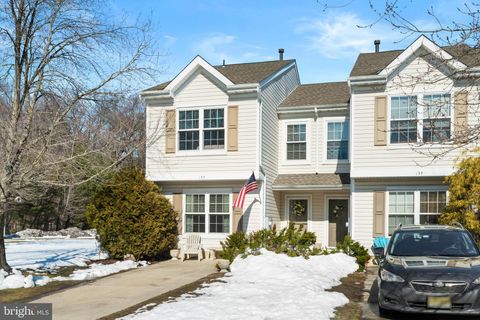 Townhouse For Sale - 135 Buckingham Way<br/> MOUNT LAUREL, NJ 08054