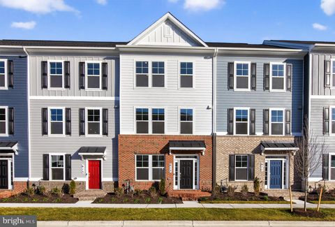 Townhouse For Sale - 613 Barnehurst Street<br/> MIDDLE RIVER, MD 21220