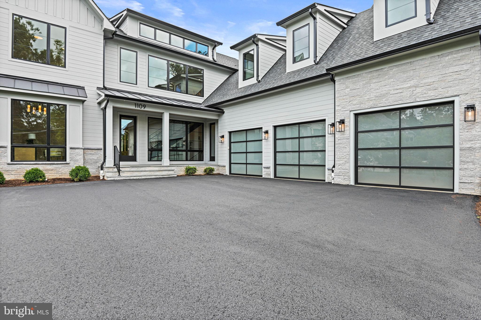 1109 INGLESIDE AVENUE