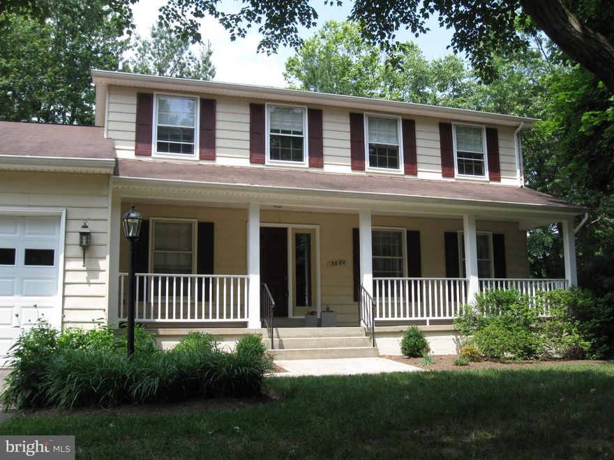 Rosewood model with front porch on cul de sac set back off the road on pipestem with deck backing to wooded common area., Home has refinished hardwood floors in LR,DR as well as fresh paint, new carpet. throughout, Large eat-in kitchen open to Family Room  W/ fireplace  Walk out basement .HVAC 4 yrs young inside new on outside. 1 block to pool and tennis.