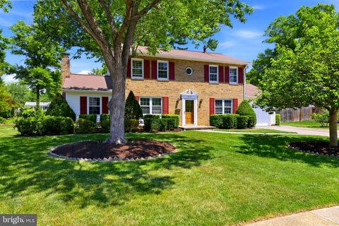 Photo of 2002 Volley Court, ALEXANDRIA, VA 22308 (MLS # VAFX2312382)