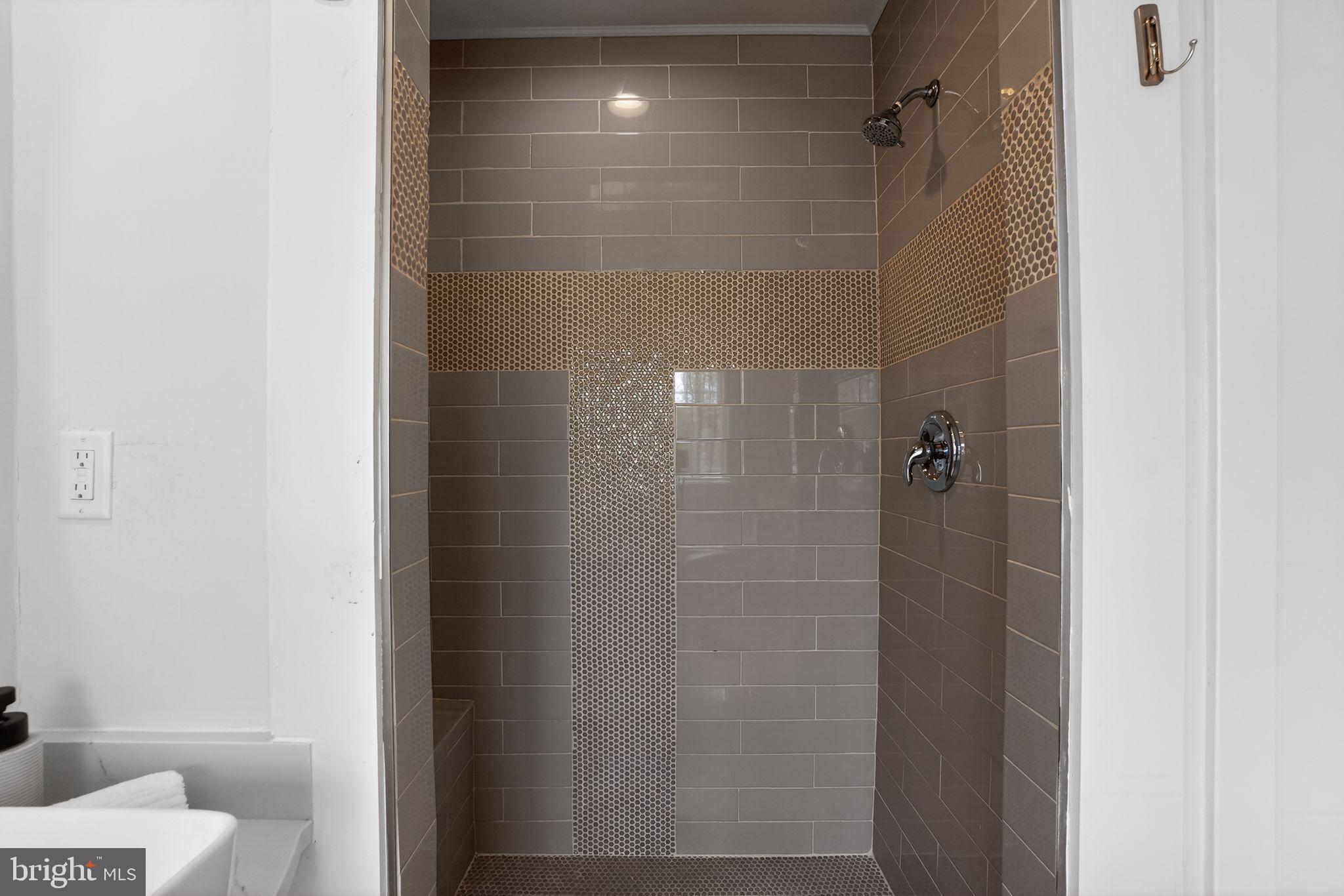 UNIVERSITY GARDENS - Residential