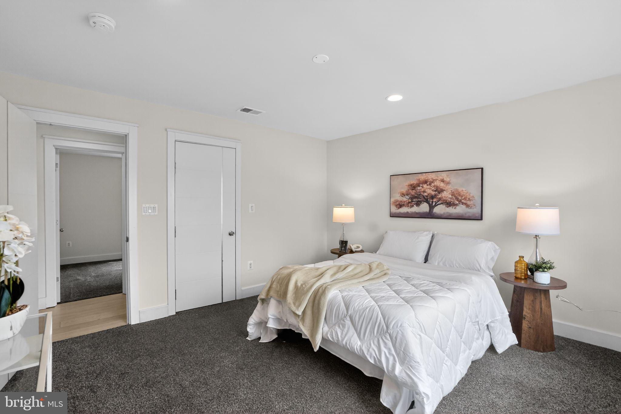 UNIVERSITY GARDENS - Residential