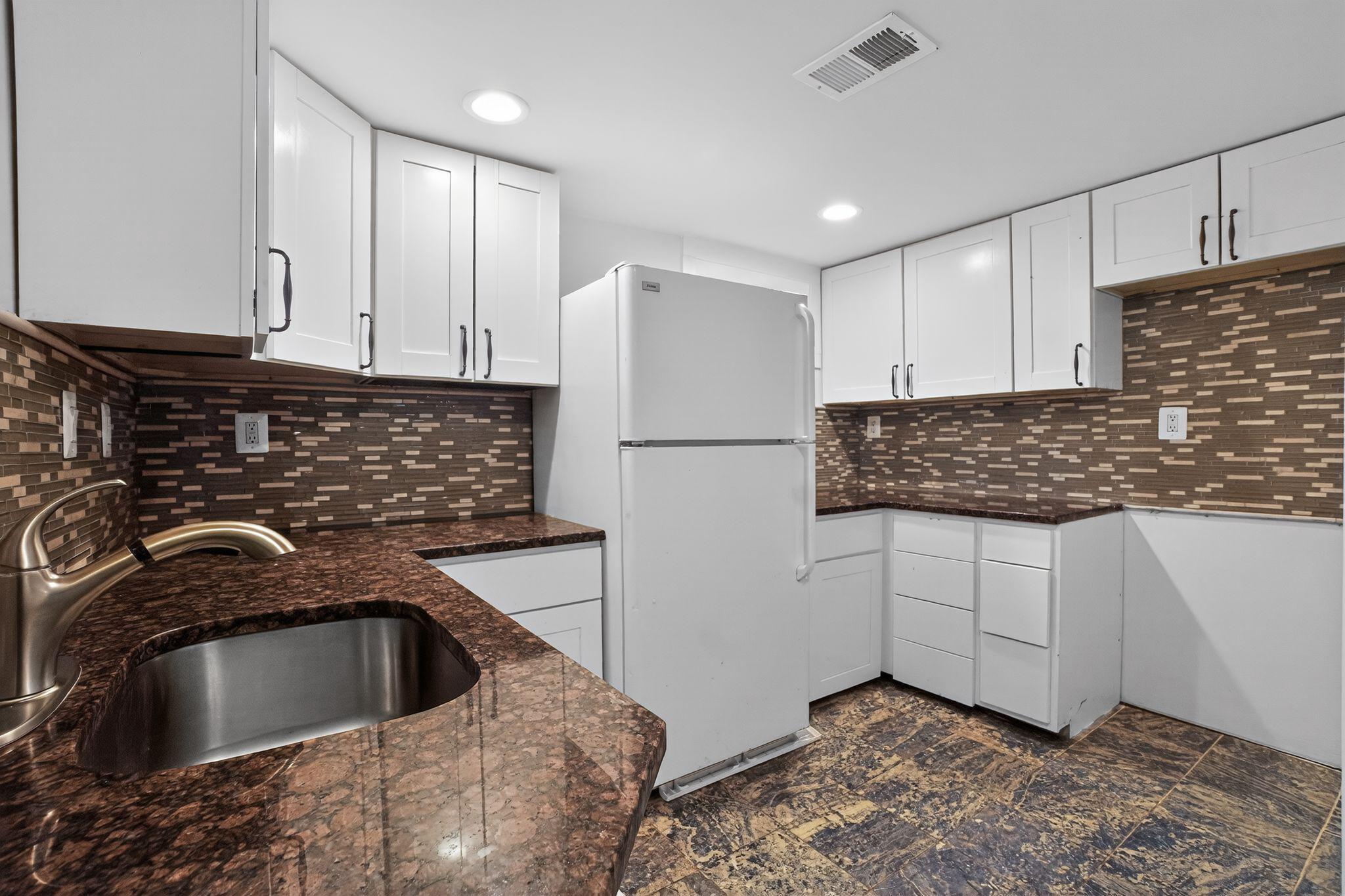 UNIVERSITY GARDENS - Residential