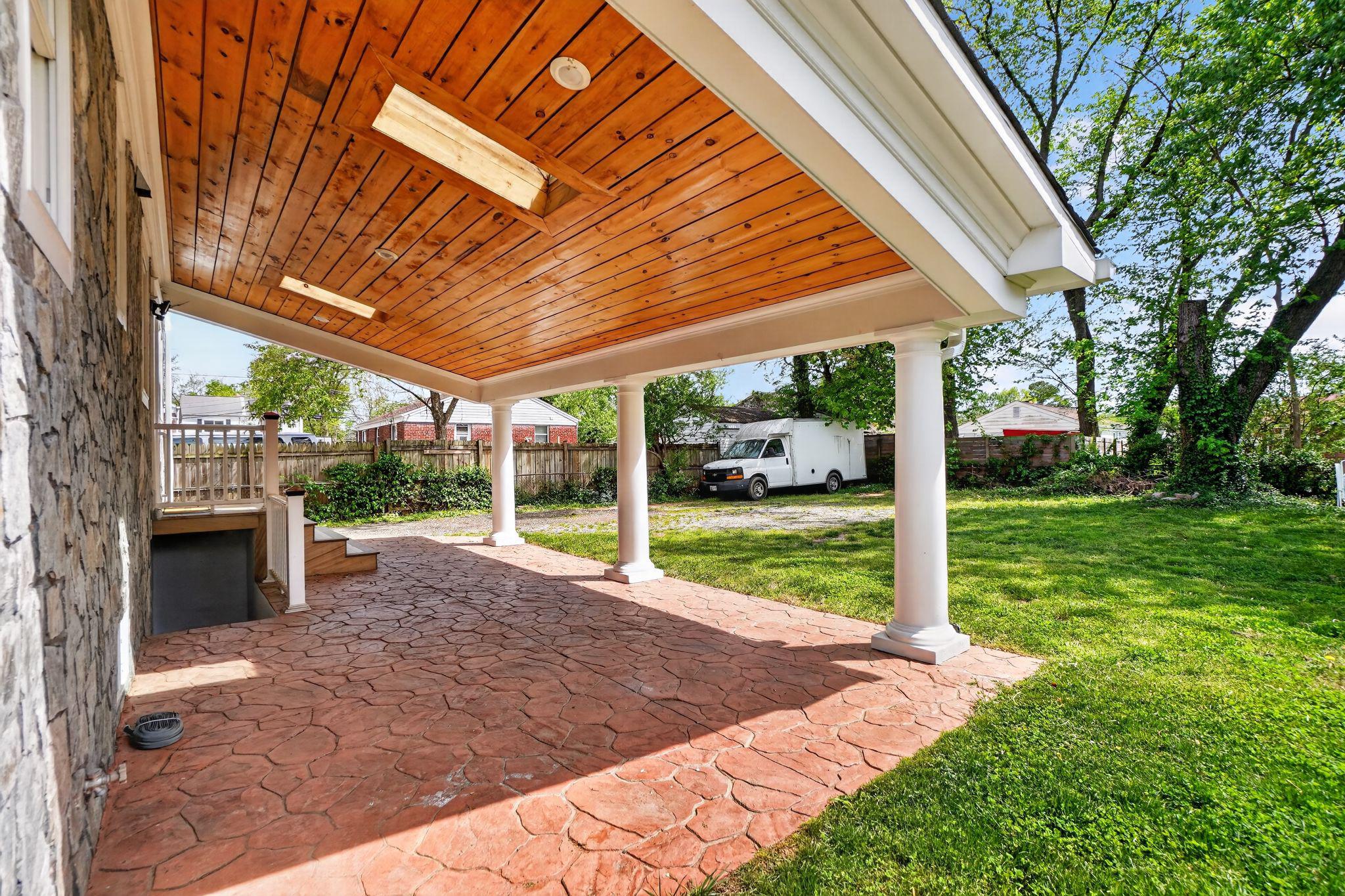 UNIVERSITY GARDENS - Residential