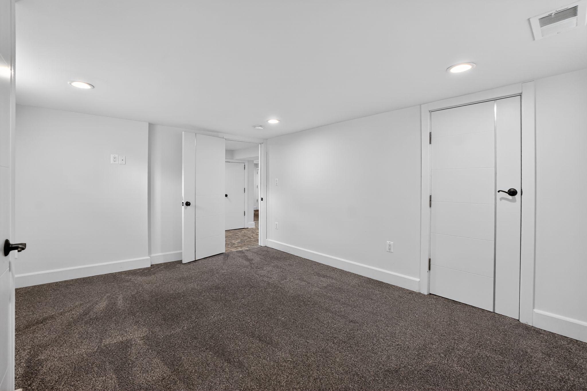 UNIVERSITY GARDENS - Residential